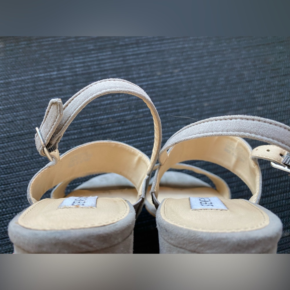 Steve Madden | Size 37 FANN faux suede grey block sandals - Picture 11 of 11
